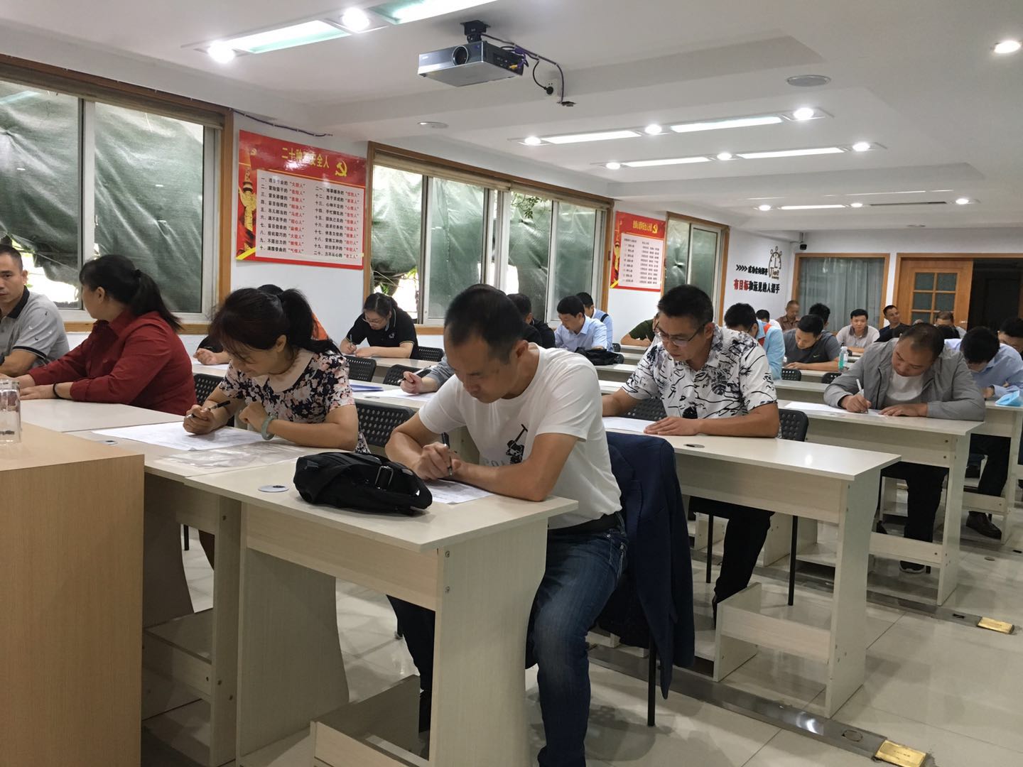 成都工貿(mào)安全負責(zé)人、安全管理人員培訓(xùn)報名就找四川眾行聯(lián)程培訓(xùn)機構(gòu)